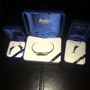 BRAND NEW Ariki jewelry set 22 carat gold plate